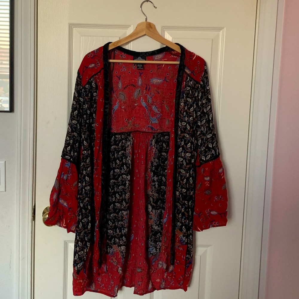 Angie kimono paisley and floral print with flared sleeves